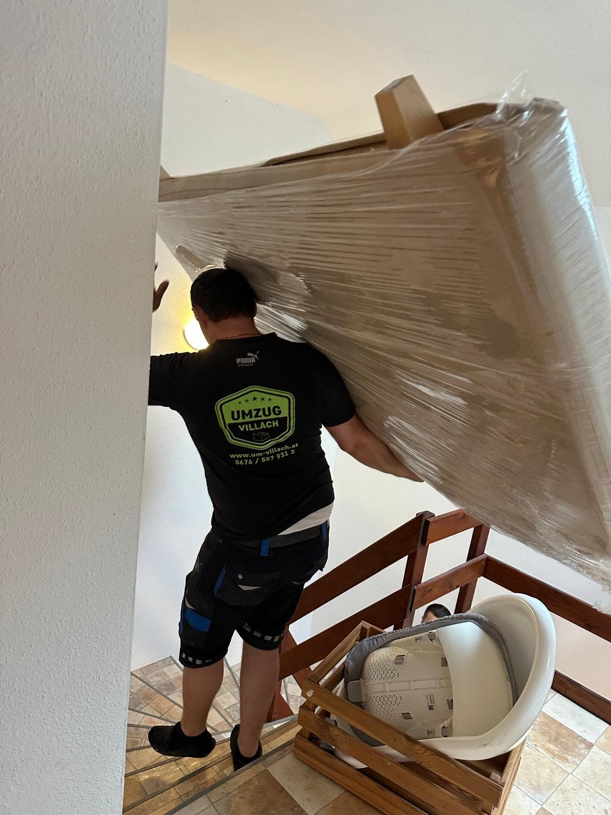 Möbeltransport über eine Treppe